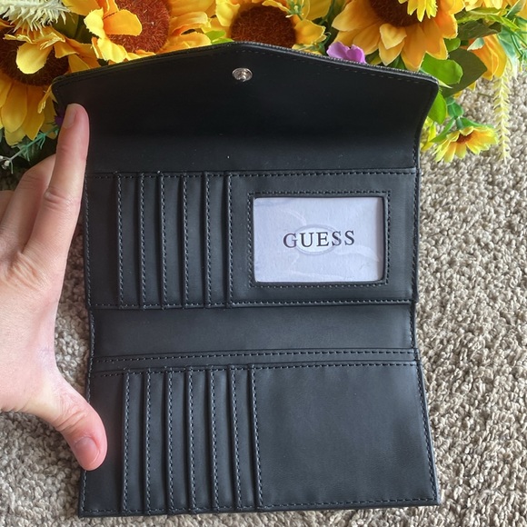 NWT black guess wallet - Picture 5 of 7